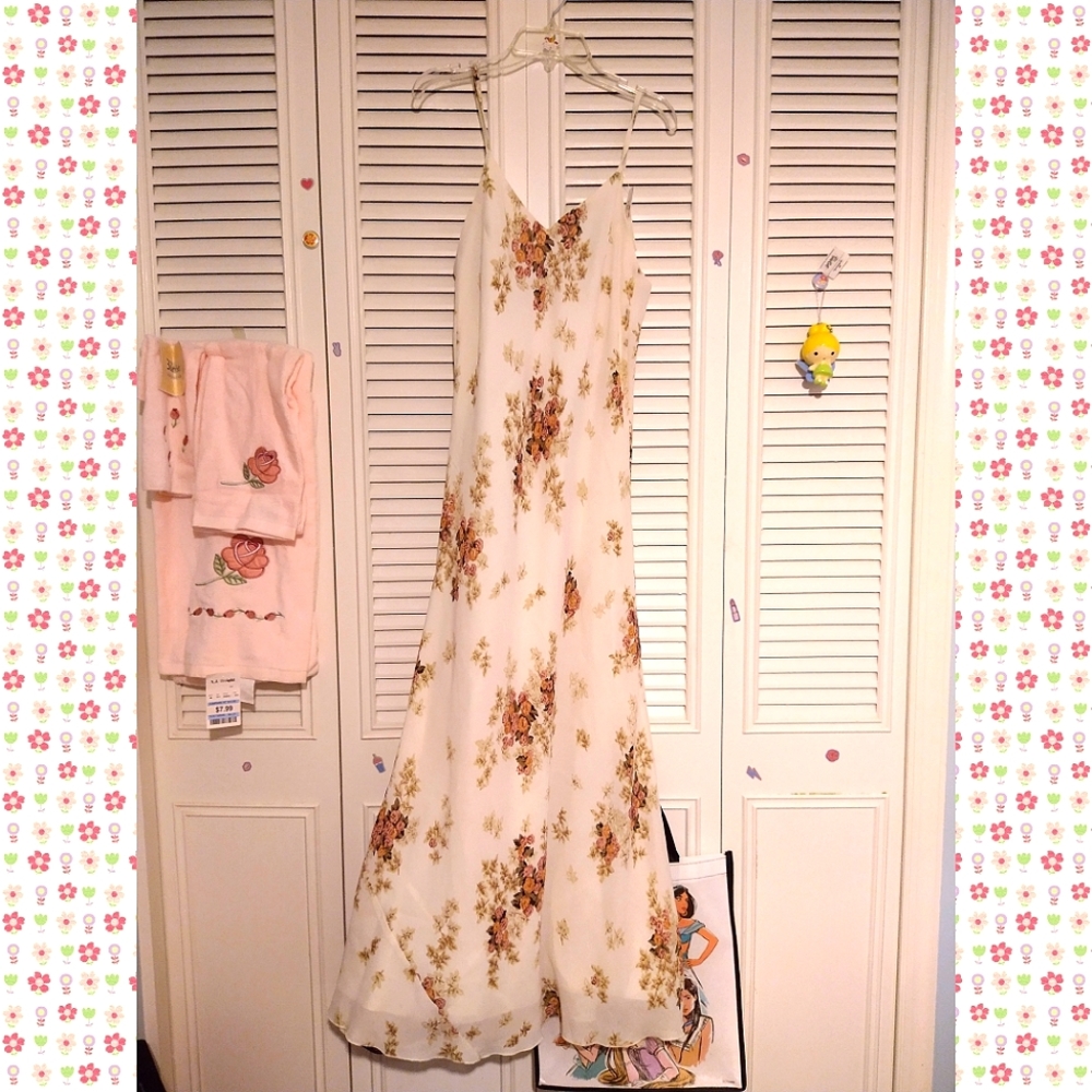 Tu Lips 💋 White Floral Maxi Dress